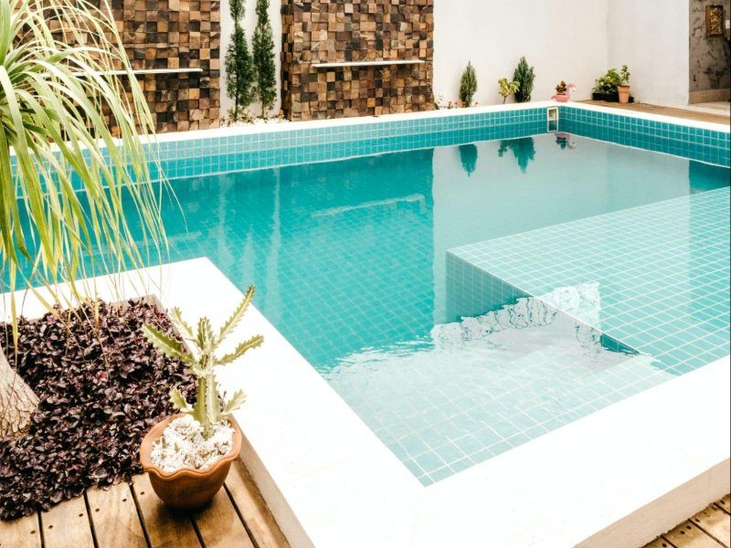 Pool Deck Cleaning is Not A DIY Job - blog